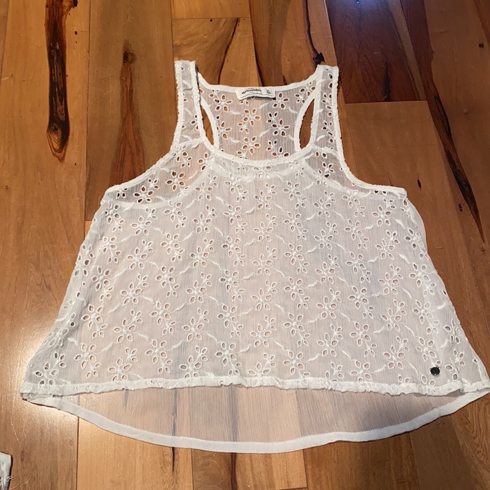 LIKE NEW~ ABERCROMBIE KIDS EMBROIDERED FLOWER TOP~XL